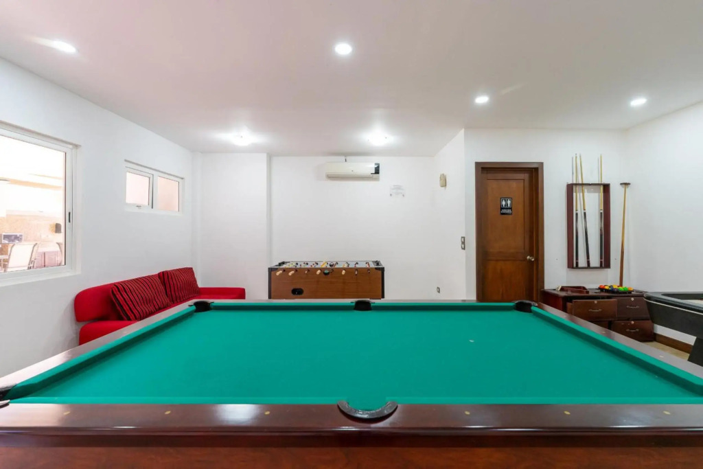 Condo for up to 4 guest in a resort-like community, just steps form the beach