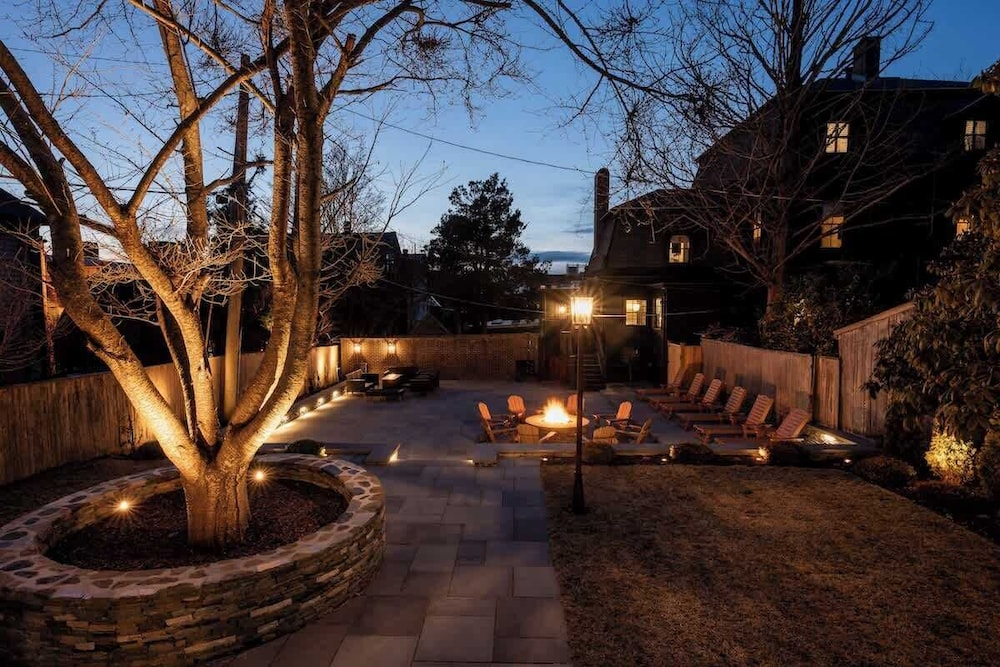 The Whale Suite Historic Coastal Luxury Newport