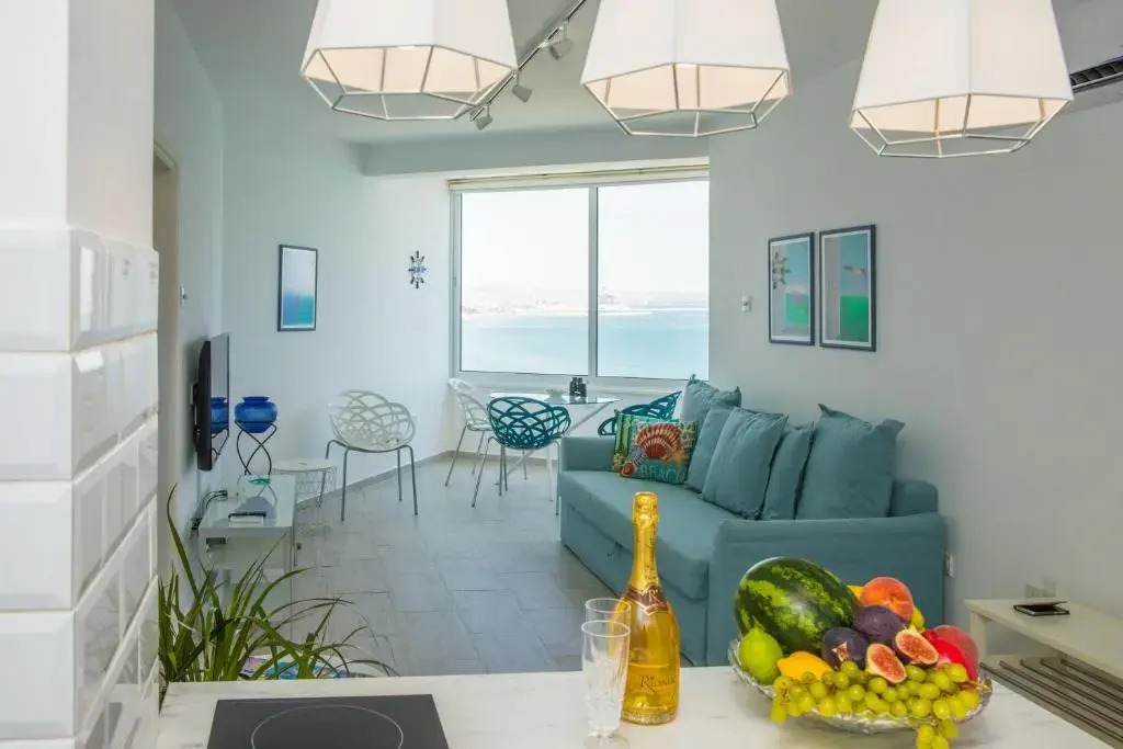 Luxury Penthouse 1BR-Seafront-Seasonal Pool-Central
