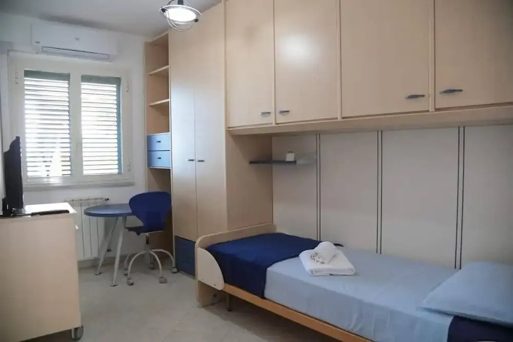 Spacious 4 Bedroom Apartment With Terrace And View
