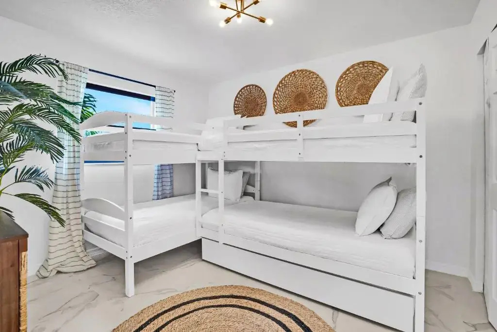 Glamorous 3-Bedroom Villa with Heated Pool Sarasota Area