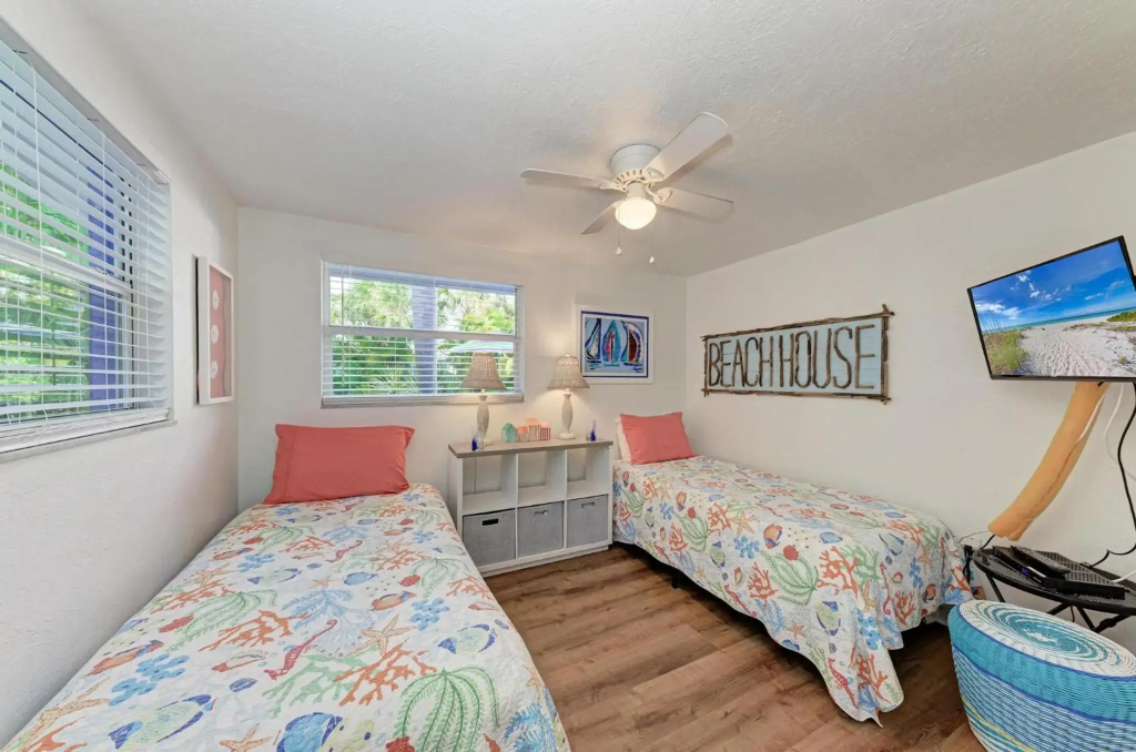 Blue Pelican 306 - 61st St Unit B West