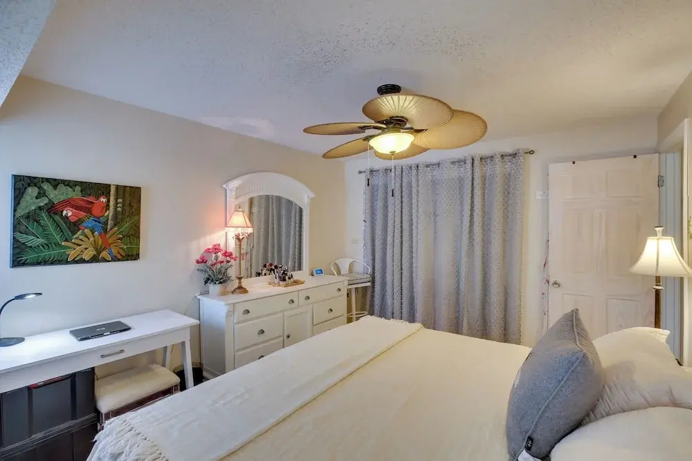 Boho-style Escape w/ Patio ~ 3 Mi to Bonita Beach!