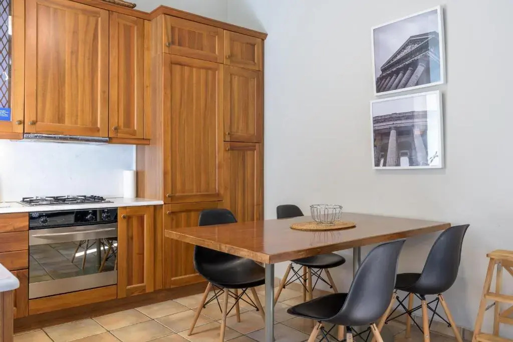 A Beautiful 2 bdr House in the Heart of Plaka