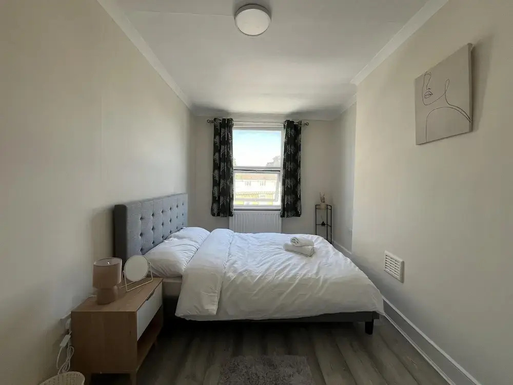 New Spacious 4 Bed Apartment in Kew Bridge