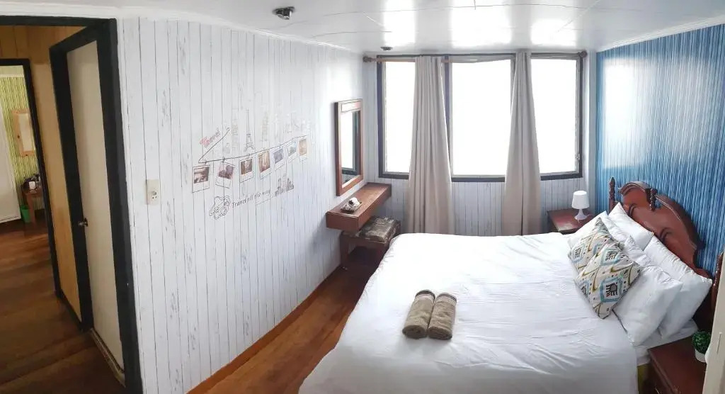 HOMESTAY DE MARQS - STYLISH and SPACIOUS 3 BEDROOM VACATION HOME