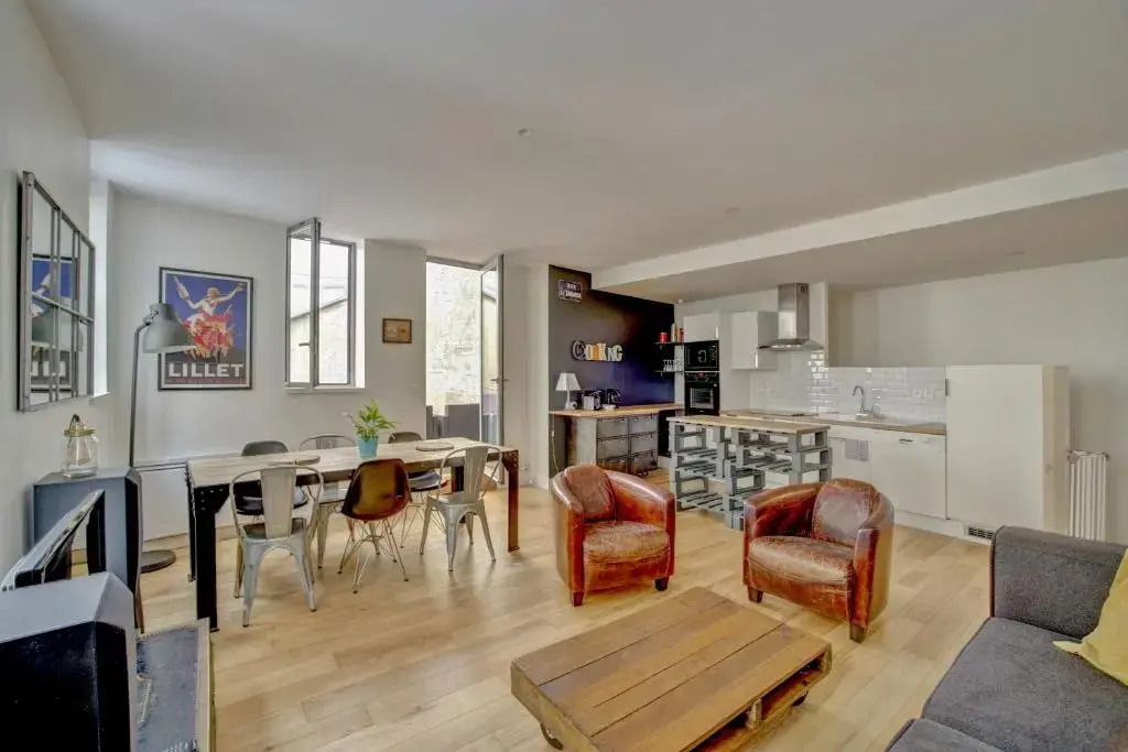 Le Faubourg, charmant duplex pour 4 avec parking!