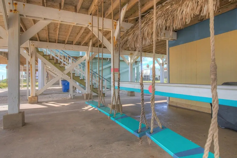 New! Beachfront Home W/grill & Stunning Views!