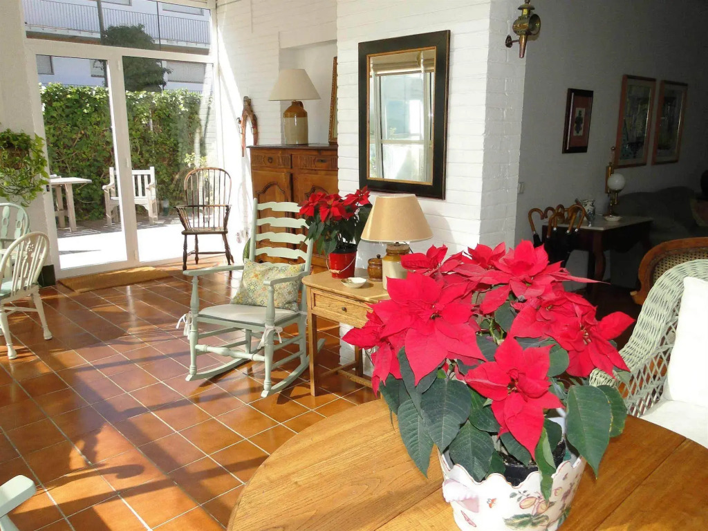 Antonios House