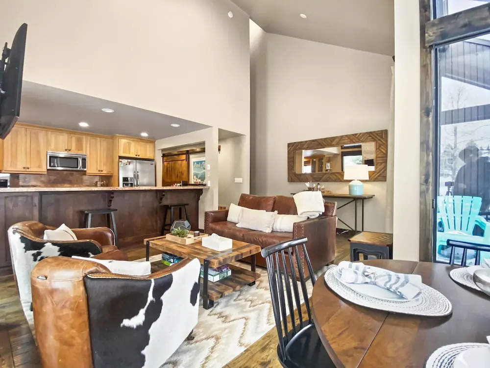 3 Kings Mountain Vista 2 Bedroom Home by RedAwning