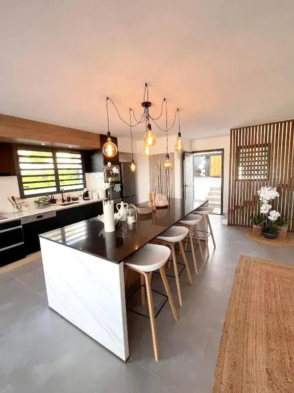 Villa élégante avec piscine privée à Saint Paul + Vue sur la mer