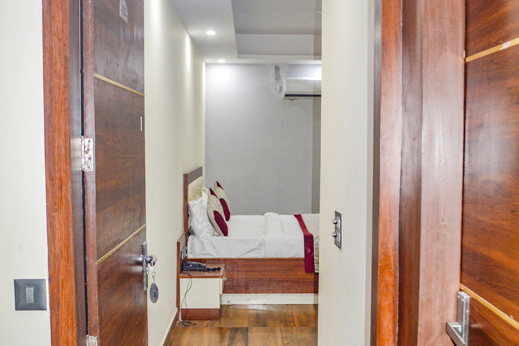 FabHotel The Golf Inn - Nr Botanical Garden Metro
