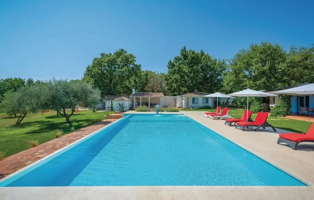 Amazing Home in Tar With Wifi and 4 Bedrooms