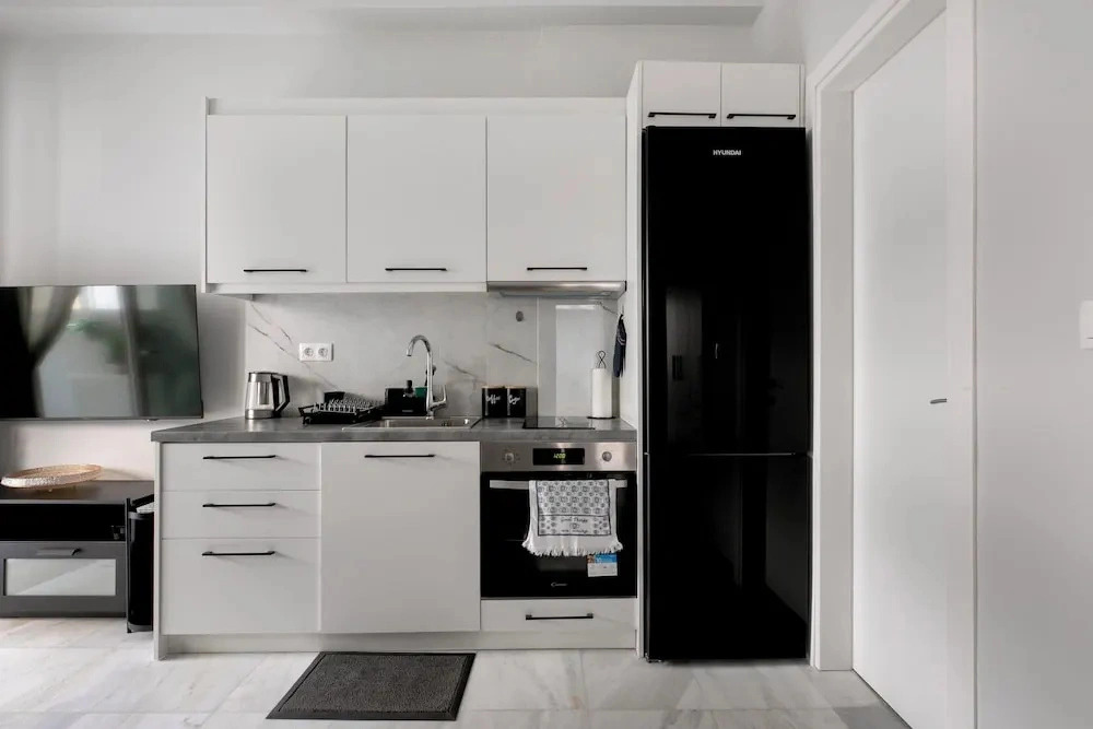 Kolonaki Cocoon - 2-BR Stylish Apt with Backyard in Kolonaki