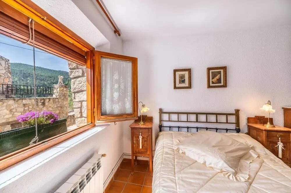 House With 5 Bedrooms in Argençola, With Wonderful Mountain View, Priv