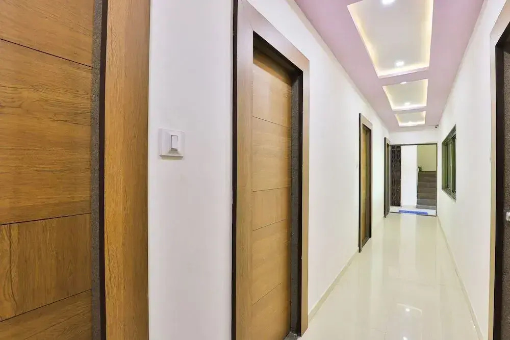 OYO 22374 Hotel Navjivan