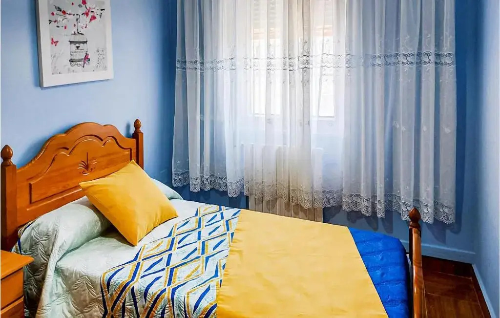 Amazing apartment in Fisterra with 4 Bedrooms and WiFi