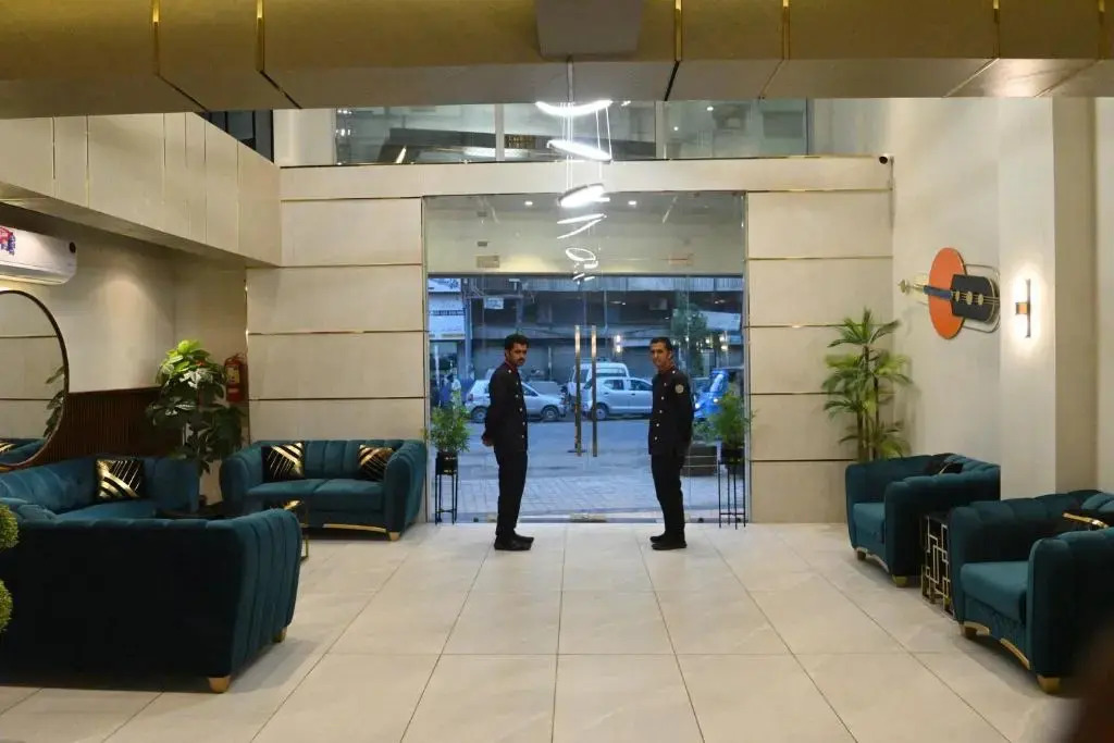 Hotel pearlinn karachi
