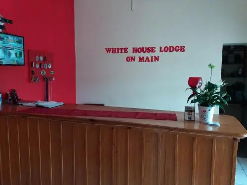 White House Lodge On Main