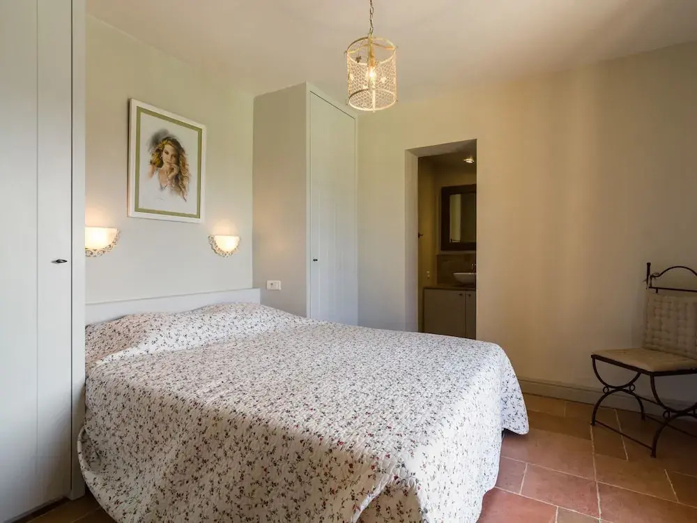 Beautiful, Spacious Villa With Private Swimming Pool Near Recreation Lake Lac de Castillion