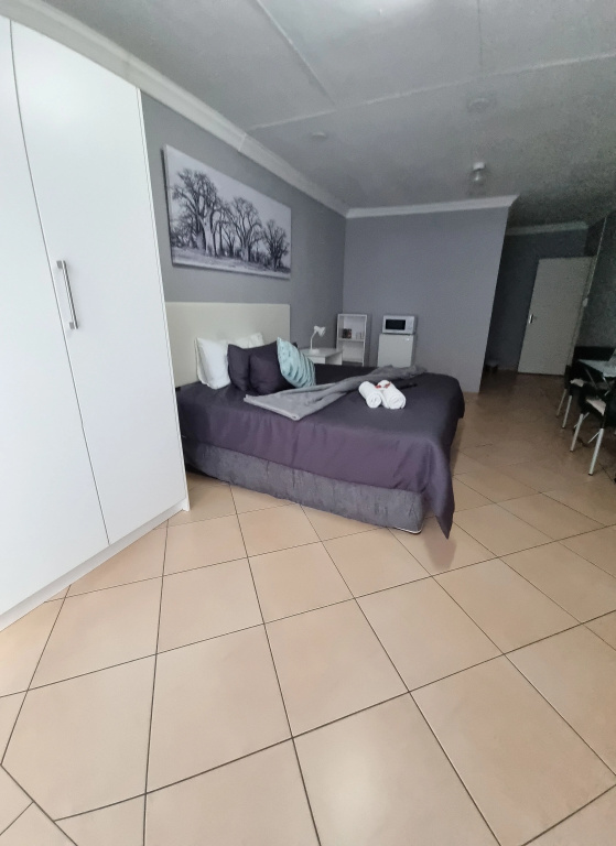 Stay at Home Airport Lodge