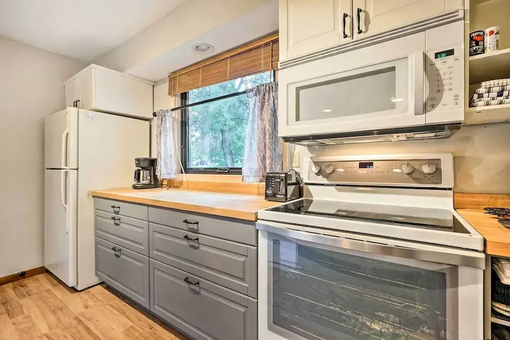 Family-friendly Stratton Gem Close to Slopes!