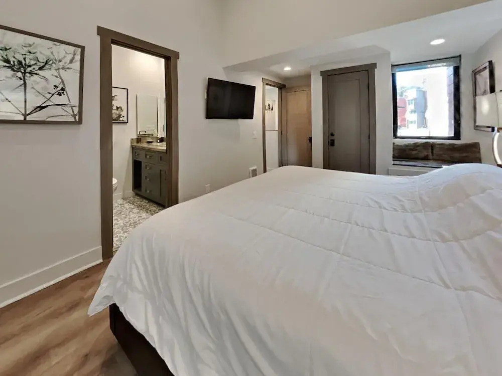 1849 Condos 642 3 Bedroom Home