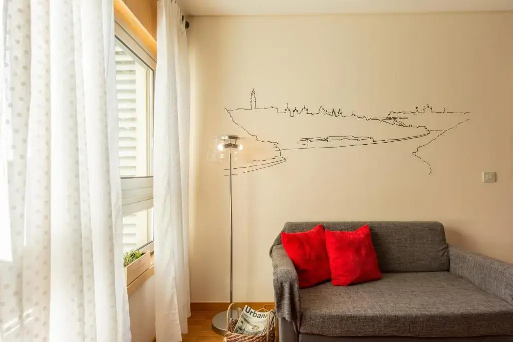 Francos Relaxing Apartment by the metro
