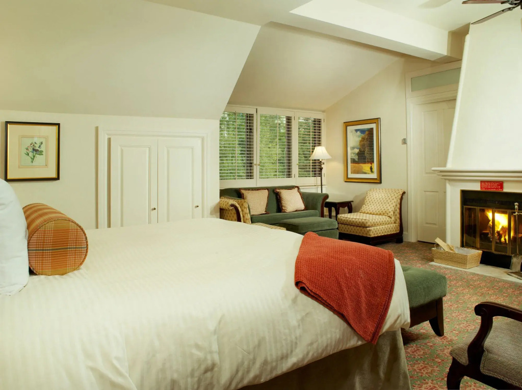 Poste Montane Lodge by East West