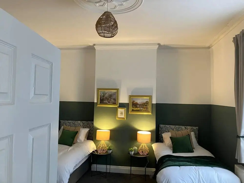 Rose Cottage - 5 Person, City Centre With Parking