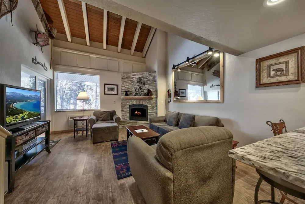 Newly Remodeled 1 Bed and Loft at Lakeland Village