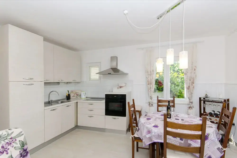 House Ela