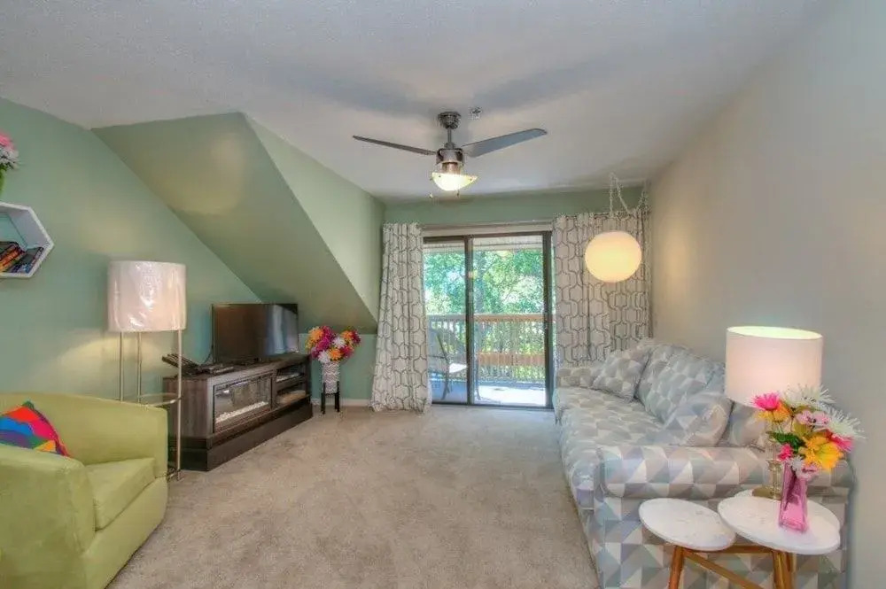 Laurel Court 301