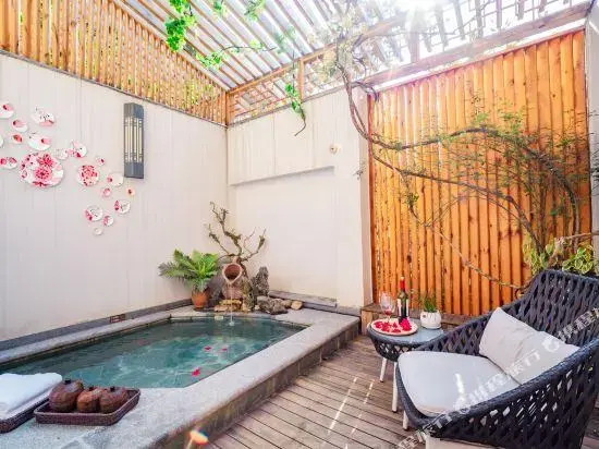 Wan Xiang Hot Spring Malong Courtyard
