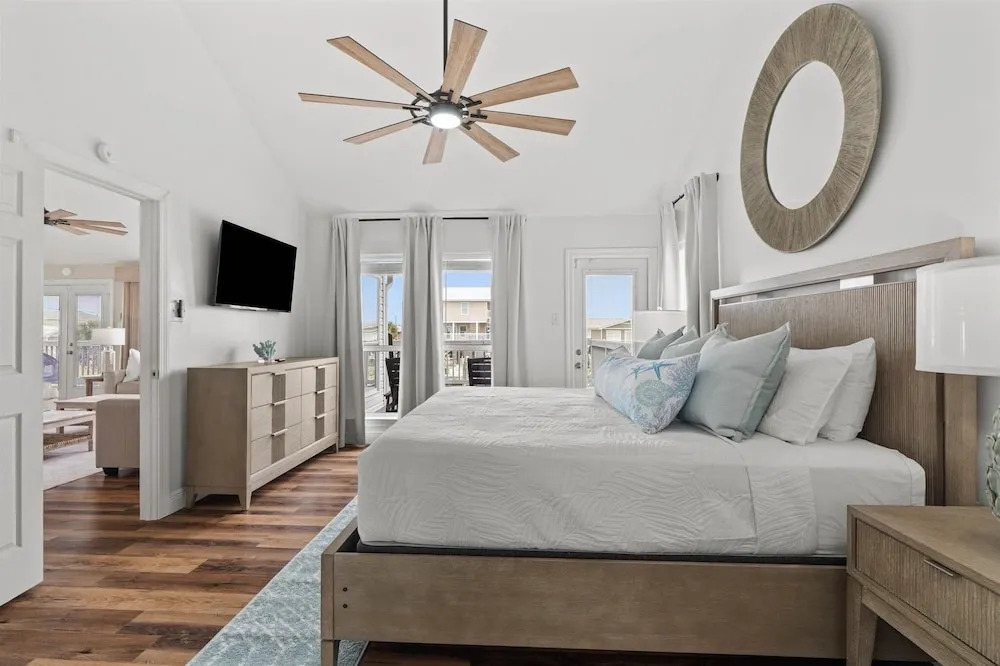Pier Pressure - 301 Port Royal St 3 Bedroom Home