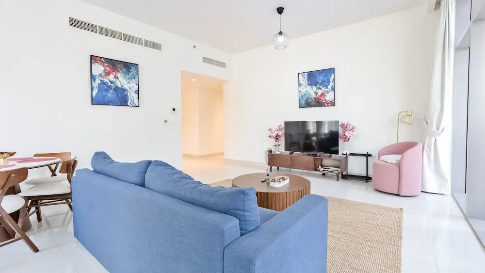 Luxury StayCation - Huge 2 Bedroom Lav