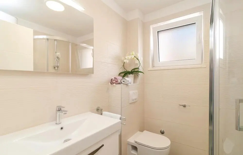 Nice Apartment in Podstrana With 2 Bedrooms and Wifi