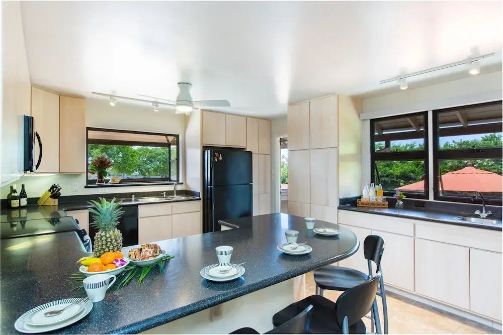 Hale Poola 5 Bedroom Home