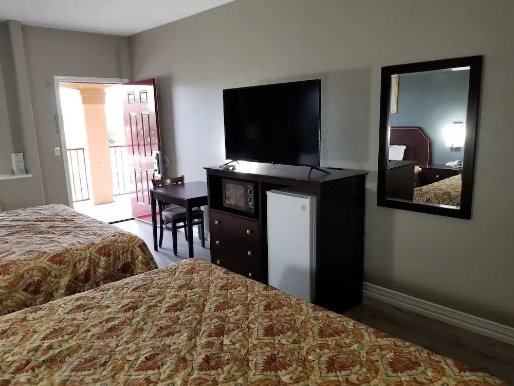 Executive Inn & Suites