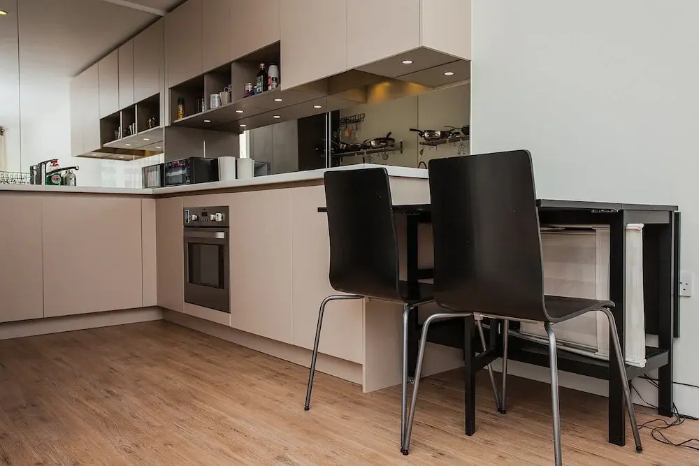 Convenient & Charming 2bd Apartment With Balcony