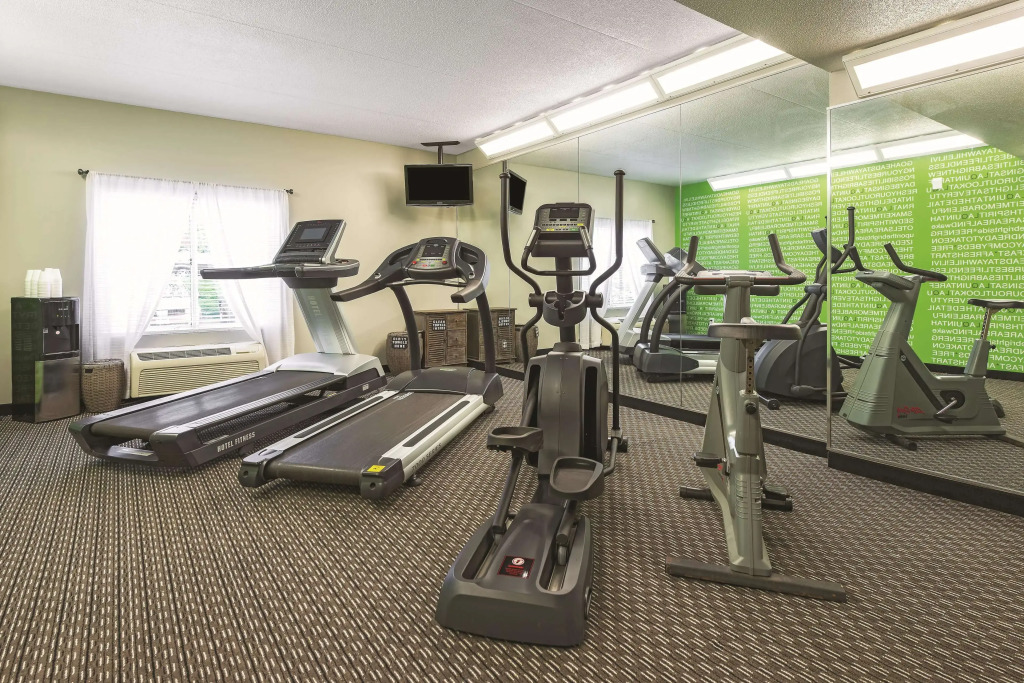 La Quinta by Wyndham St. Louis Westport