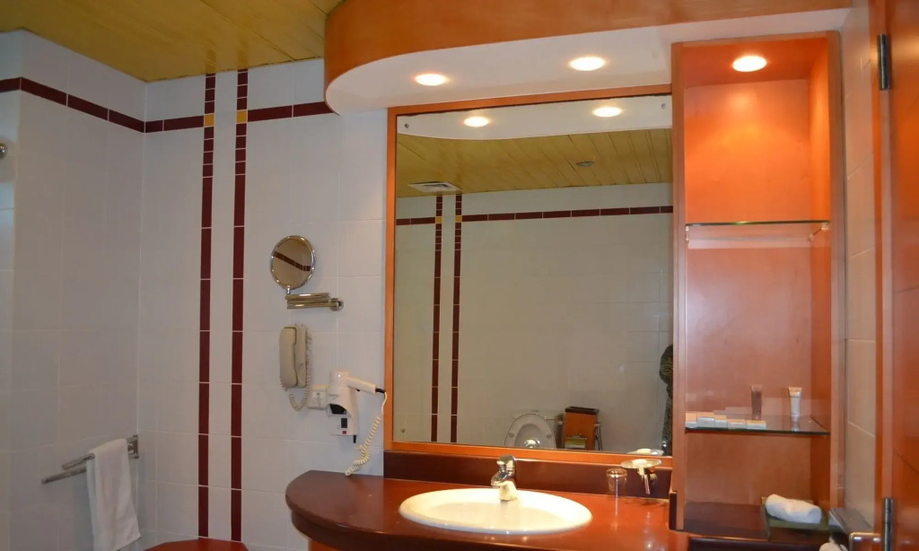 Gulf Court Hotel