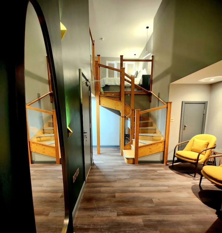 Pinnacle Suites Hotel
