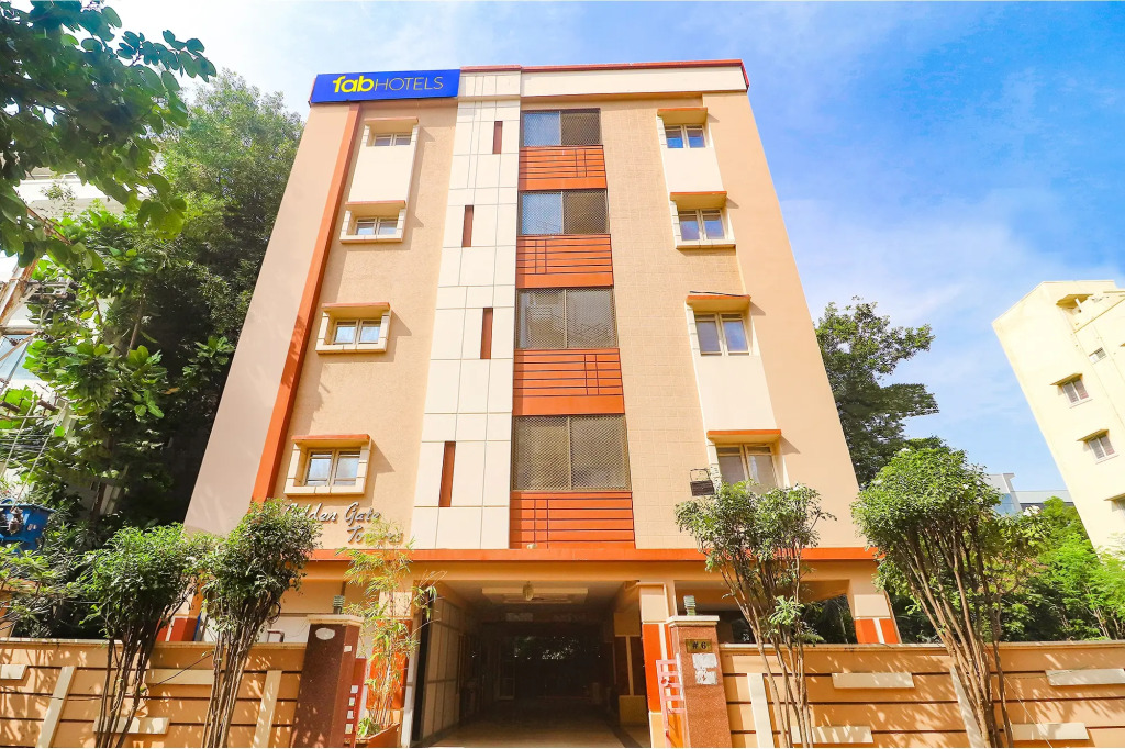 FabHotel Golden Gate - Hitech City