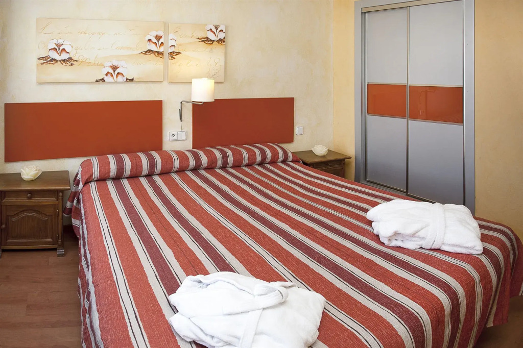 Апартаменты Parot Apartments