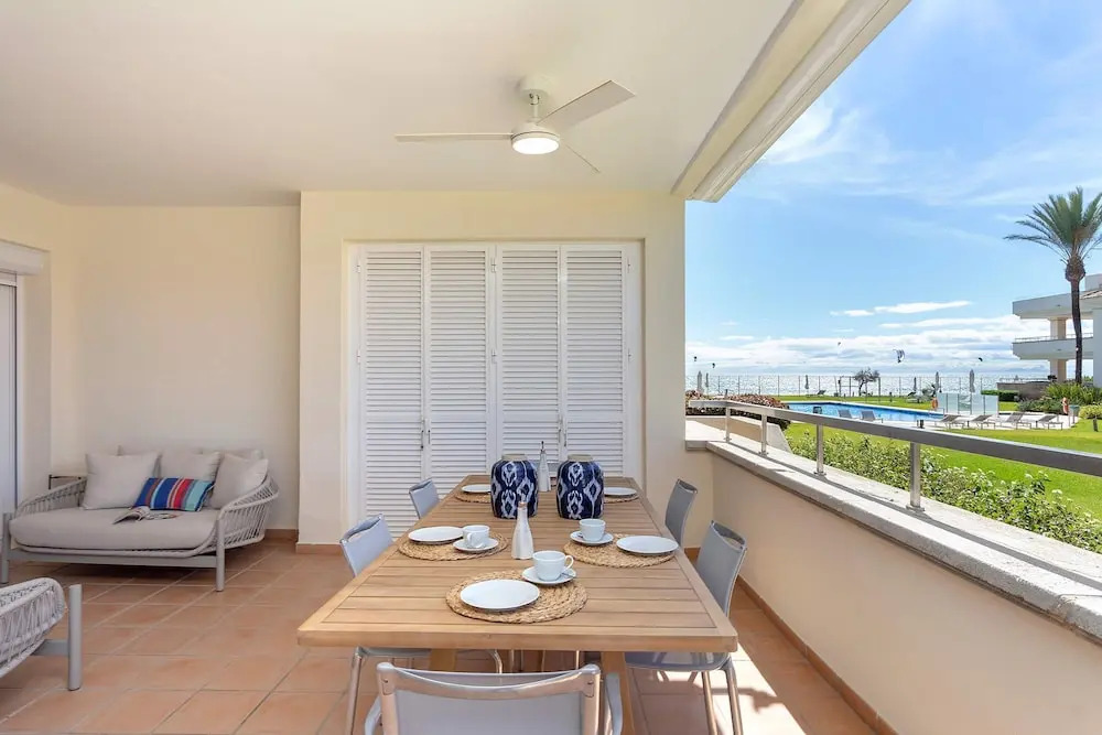 Bright Apartment Front of Beach Guadalmansa Beach
