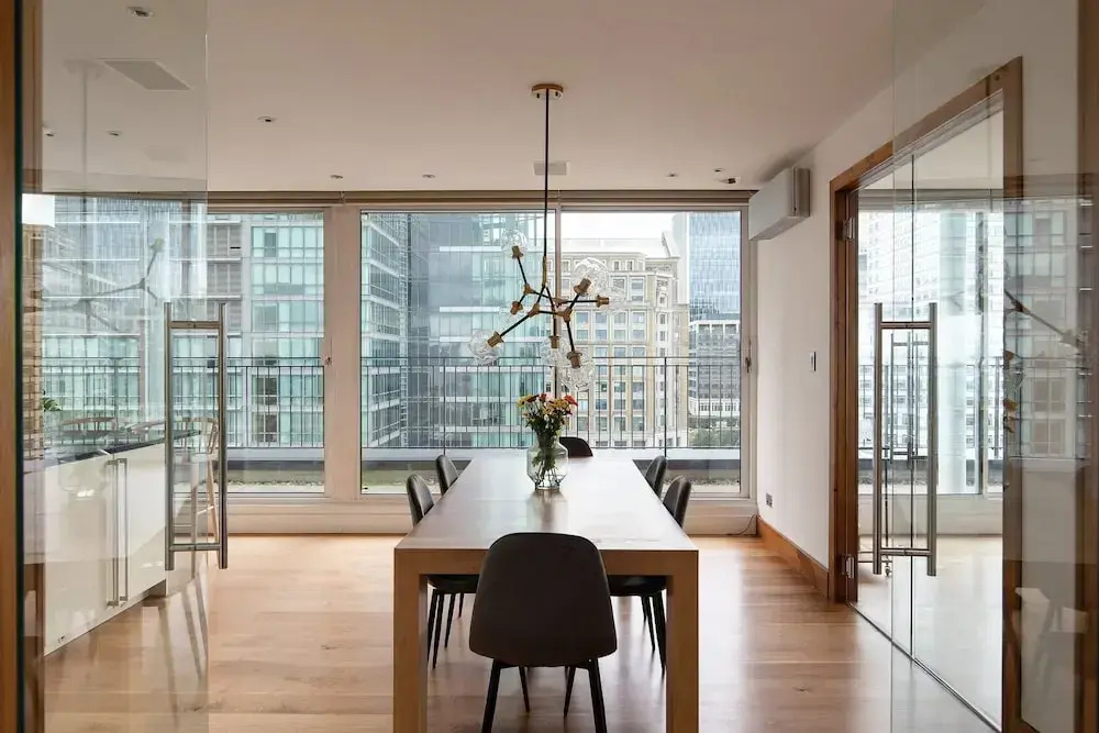 The Canary Wharf Secret - Glamorous 2bdr Flat w Terrace and Parking