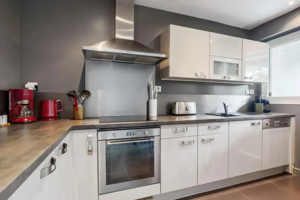 Breathtaking 2br with terrace close to beaches