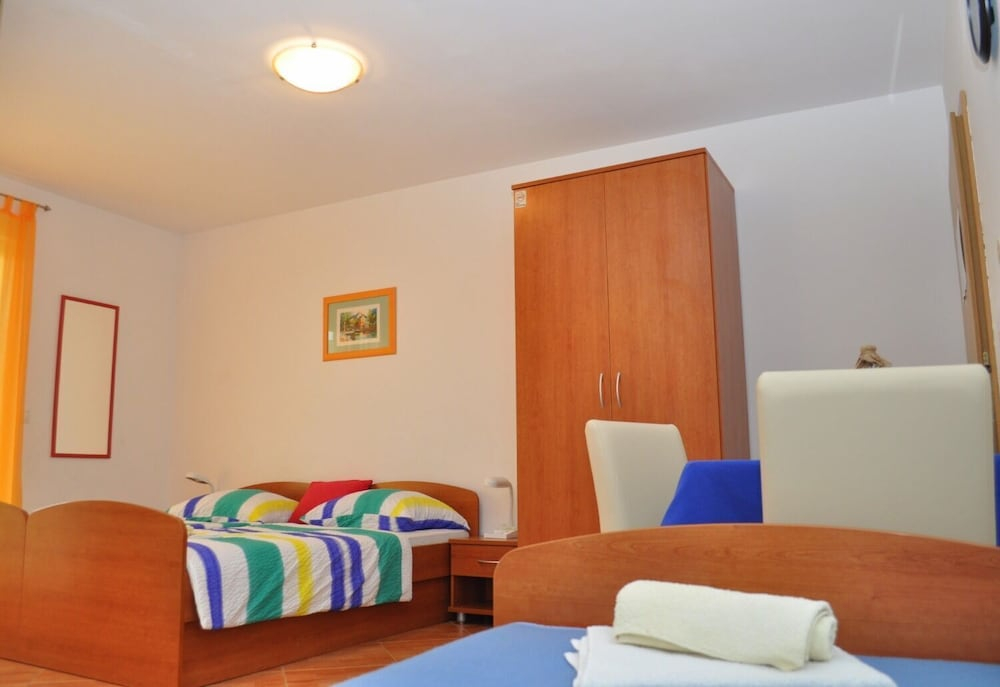 Apartments Ivi