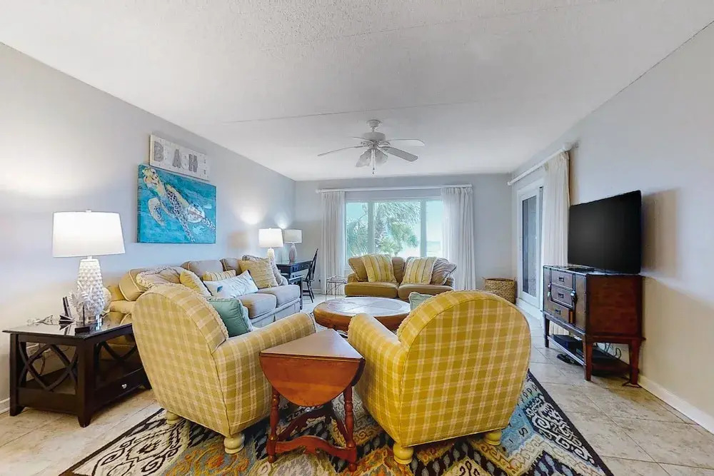 Beachfront Condo With Beach Access, Balcony, AC, Pool & Tennis